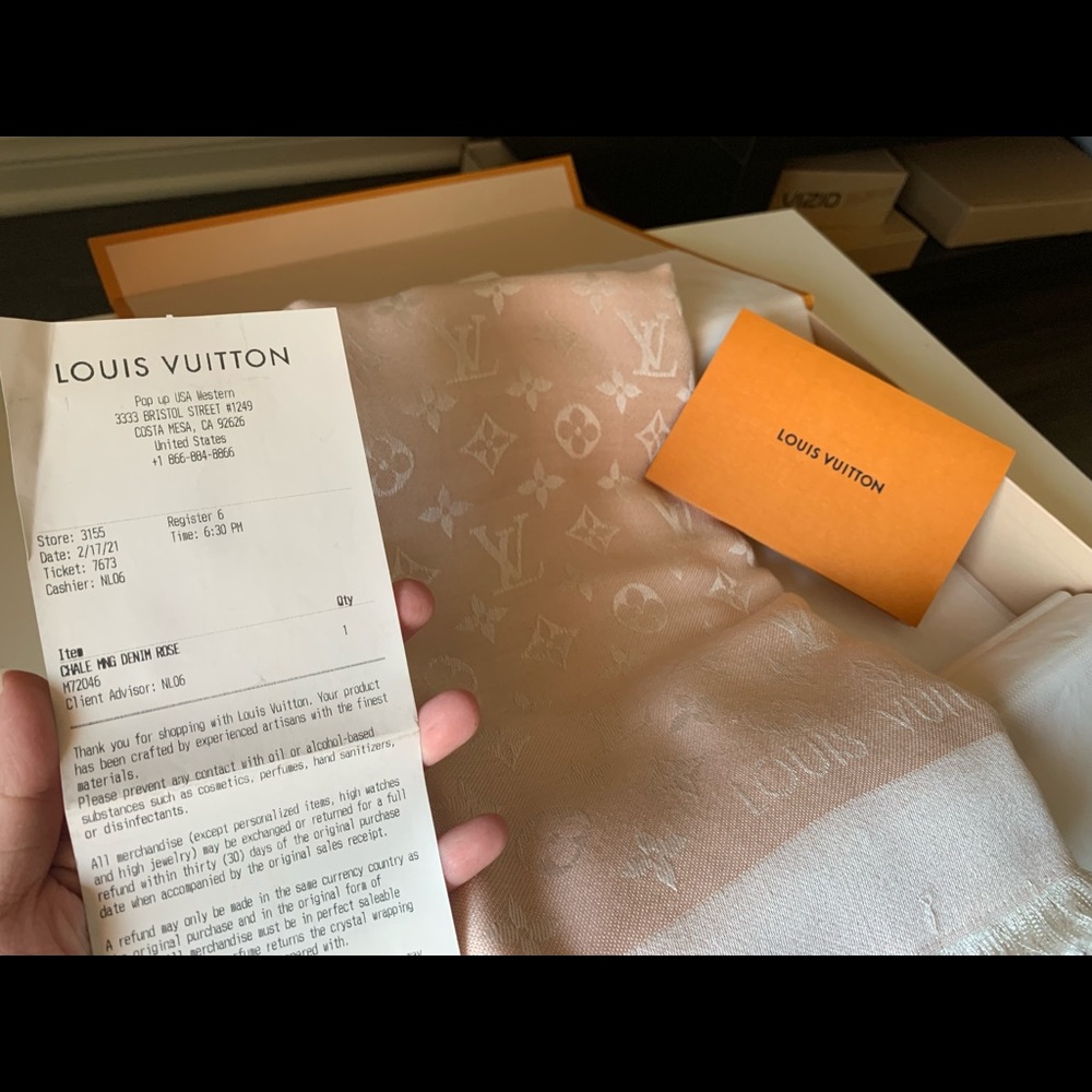 Louis Vuitton- Scarf Pink Monogram - Picture 6 of 8